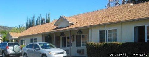 Rose Bowl Motel Los Angeles Exterior photo