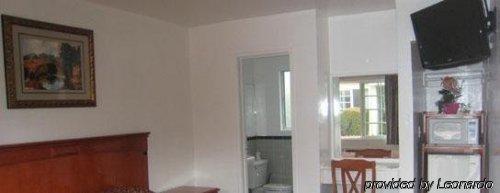 Rose Bowl Motel Los Angeles Room photo
