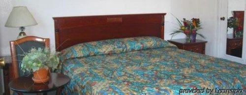 Rose Bowl Motel Los Angeles Room photo