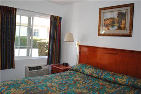 Rose Bowl Motel Los Angeles Room photo