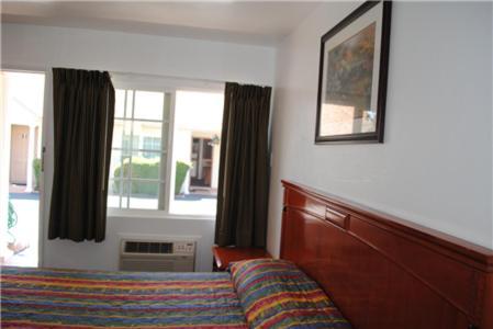Rose Bowl Motel Los Angeles Room photo